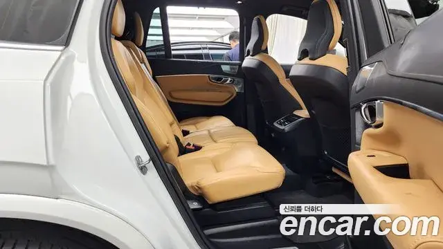 Volvo XC90 2023 — Photo 18/20