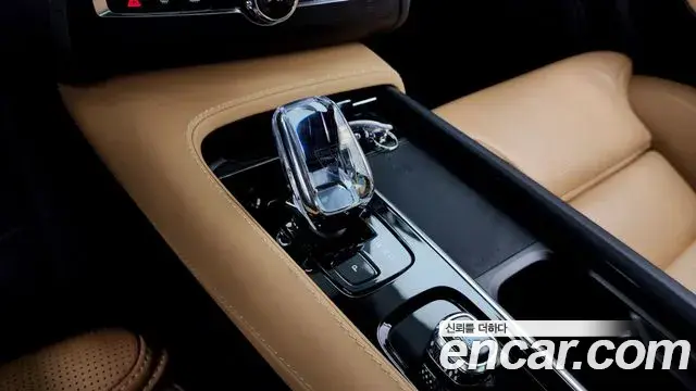 Volvo XC90 2023 — Photo 14/20