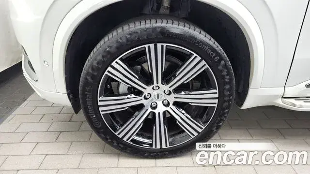 Volvo XC90 2023 — Photo 15/20