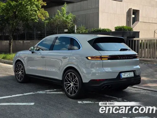Porsche Cayenne 2024 — ფოტო 13/20