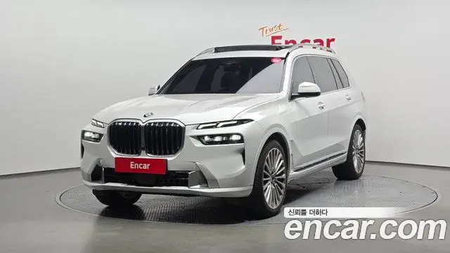 BMW X7 2023 — ფოტო 36/42