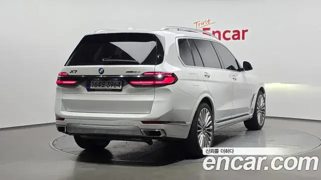 BMW X7 2023 — ფოტო 23/42