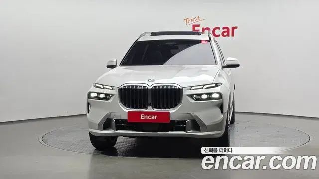 BMW X7 2023 — ფოტო 7/42