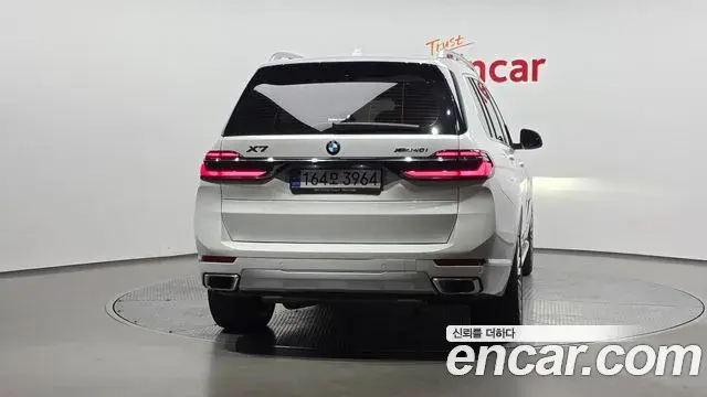 BMW X7 2023 — ფოტო 10/42