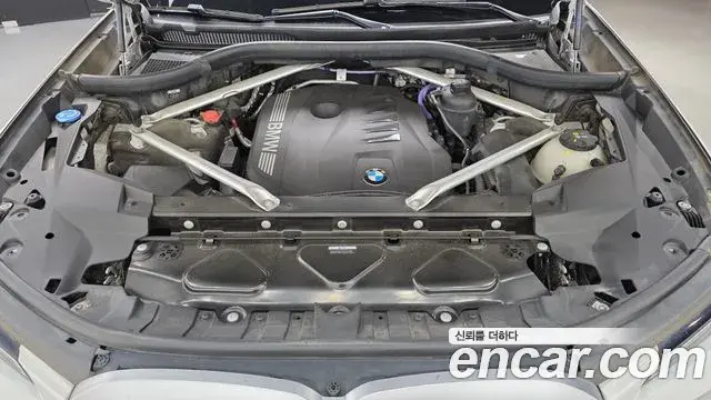 BMW X7 2023 — ფოტო 31/42