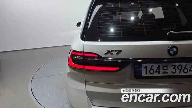 BMW X7 2023 — ფოტო 17/42
