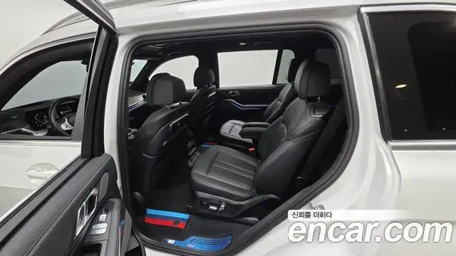 BMW X7 2023 — ფოტო 37/42