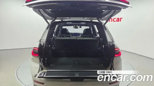 BMW X7 2023 — ფოტო 19/42