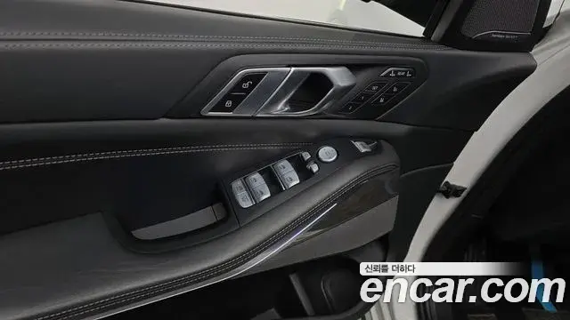 BMW X7 2023 — ფოტო 38/42