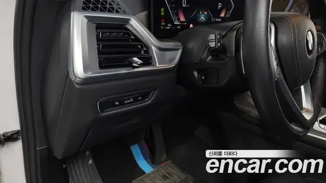 BMW X7 2023 — ფოტო 35/42