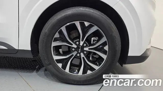 Kia Carnival 2023 — Photo 5/20
