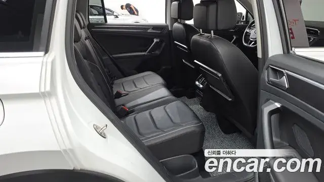 Volkswagen Tiguan 2018 — Şəkil 8/35