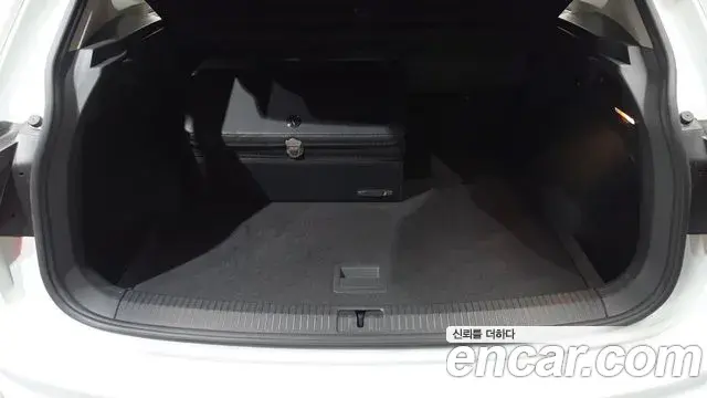 Volkswagen Tiguan 2018 — Şəkil 31/35