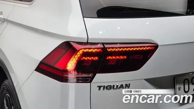 Volkswagen Tiguan 2018 — Şəkil 19/35