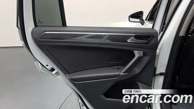 Volkswagen Tiguan 2018 — Şəkil 7/35