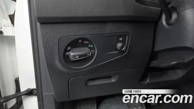 Volkswagen Tiguan 2018 — Şəkil 17/35