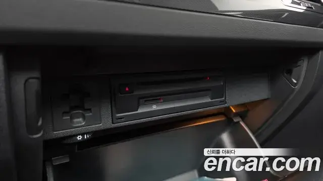 Volkswagen Tiguan 2018 — Şəkil 28/35