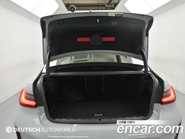 BMW 3 Series 2023 — Photo 13/20