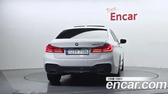 BMW 5 Series 2018 — Фото 4/20
