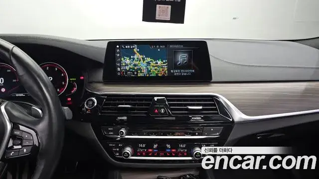 BMW 5 Series 2018 — Фото 14/20