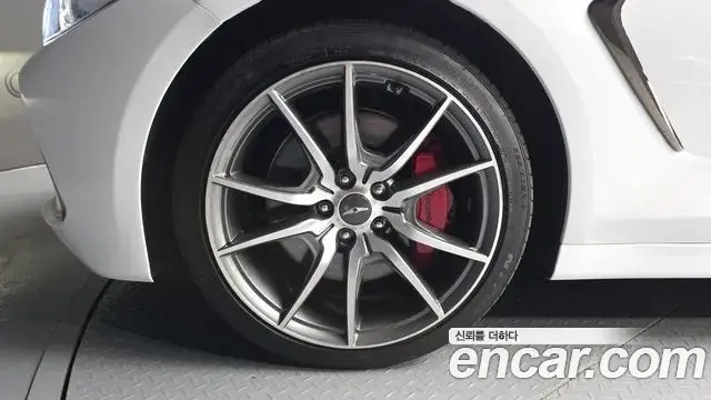 Genesis G70 2019 — Photo 10/37