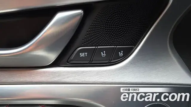Genesis G70 2019 — Photo 24/37