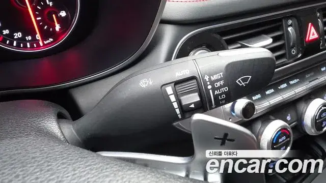 Genesis G70 2019 — Photo 21/37