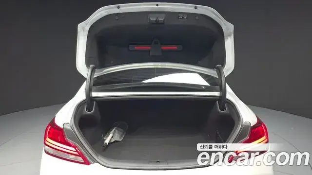 Genesis G70 2019 — Photo 17/37