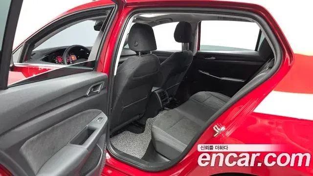 Volkswagen Golf 2024 — ფოტო 5/30