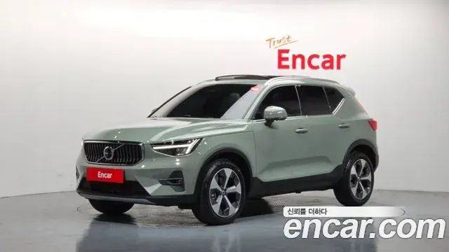 Volvo XC40 2023 — Şəkil 13/32
