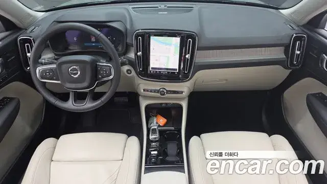 Volvo XC40 2023 — Şəkil 9/32