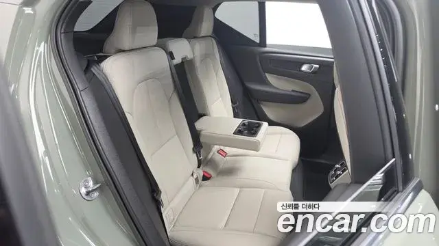 Volvo XC40 2023 — Şəkil 11/32