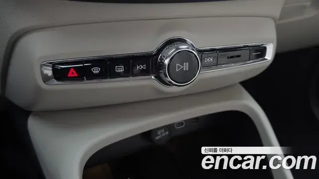 Volvo XC40 2023 — Şəkil 30/32
