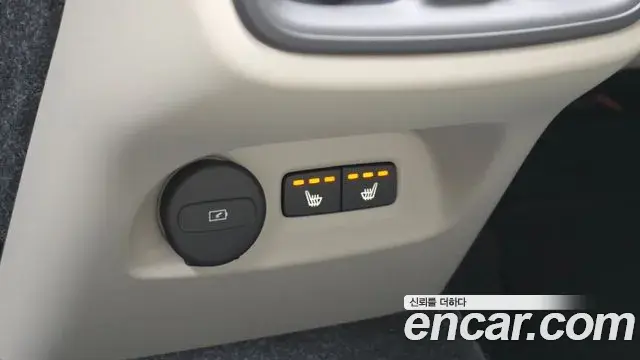 Volvo XC40 2023 — Şəkil 25/32