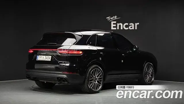 Porsche Cayenne 2022 — ფოტო 19/38