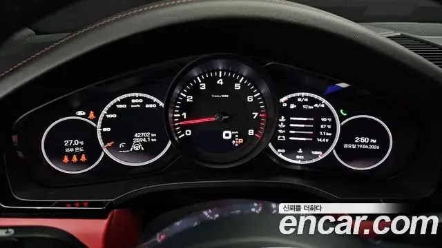 Porsche Cayenne 2022 — ფოტო 37/38