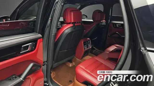 Porsche Cayenne 2022 — ფოტო 27/38
