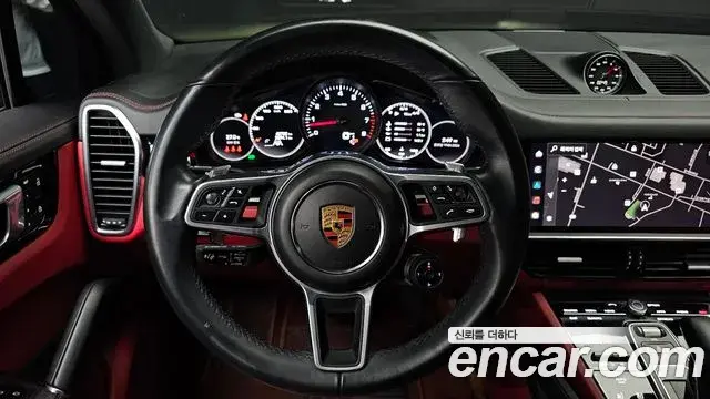 Porsche Cayenne 2022 — ფოტო 34/38