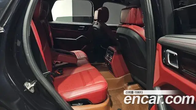 Porsche Cayenne 2022 — ფოტო 16/38