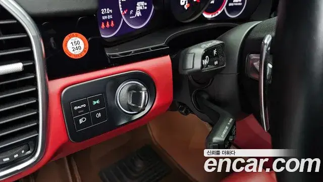 Porsche Cayenne 2022 — ფოტო 12/38