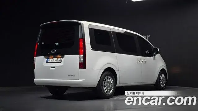 Hyundai Staria 2023 — Photo 2/20