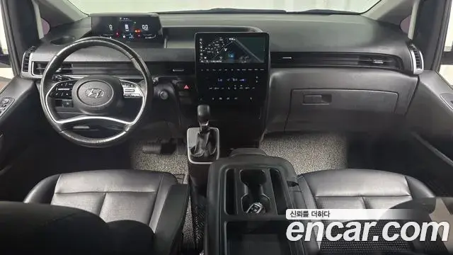 Hyundai Staria 2023 — Photo 8/20