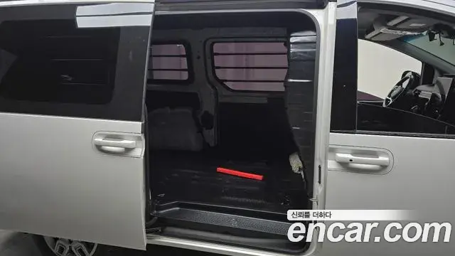 Hyundai Staria 2023 — Photo 15/20