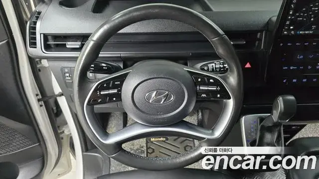 Hyundai Staria 2023 — Photo 4/20