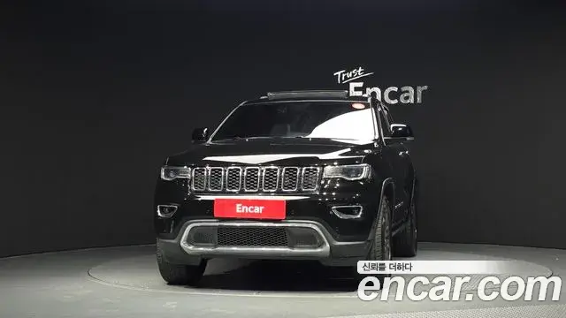 Jeep Grand Cherokee 2018 — ფოტო 33/36