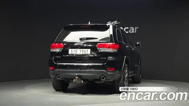 Jeep Grand Cherokee 2018 — ფოტო 8/36