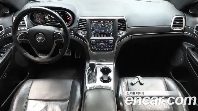 Jeep Grand Cherokee 2018 — ფოტო 4/36