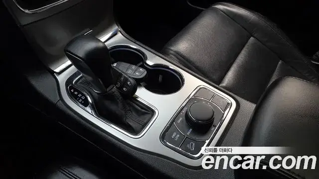 Jeep Grand Cherokee 2018 — ფოტო 18/36
