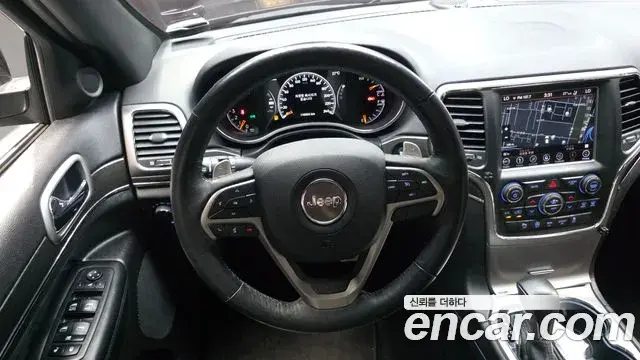 Jeep Grand Cherokee 2018 — ფოტო 16/36