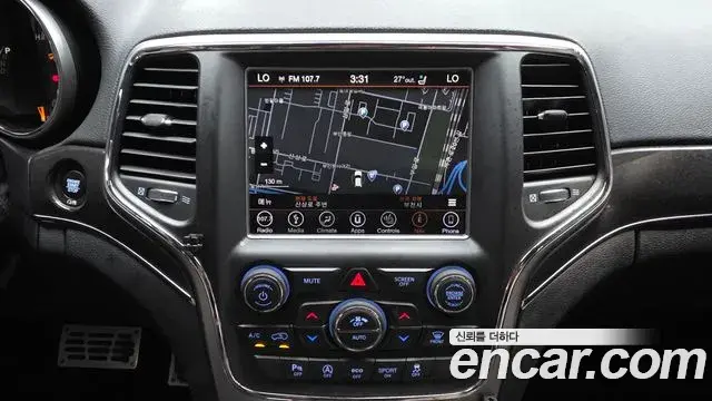 Jeep Grand Cherokee 2018 — ფოტო 24/36